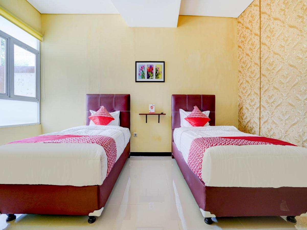 Oyo 90140 Nginep Yuuk Guest House Cirebon Exterior foto